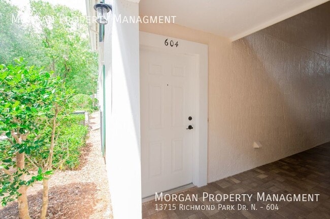 Building Photo - Elegant Ground Floor Condo in Beautiful Wi...