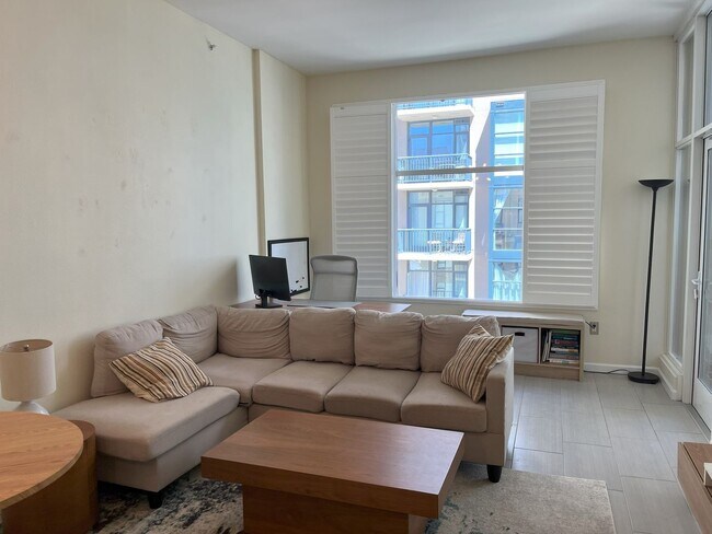 Foto del edificio - Top floor 1 Bed/1Bath Condo in  Gaslamp