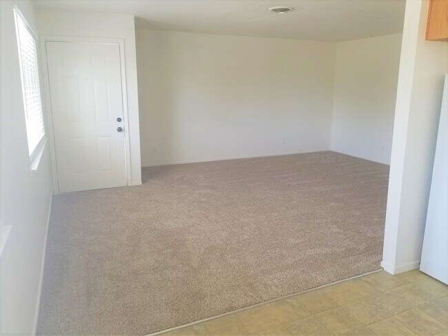 Building Photo - 1356 Hobart Dr