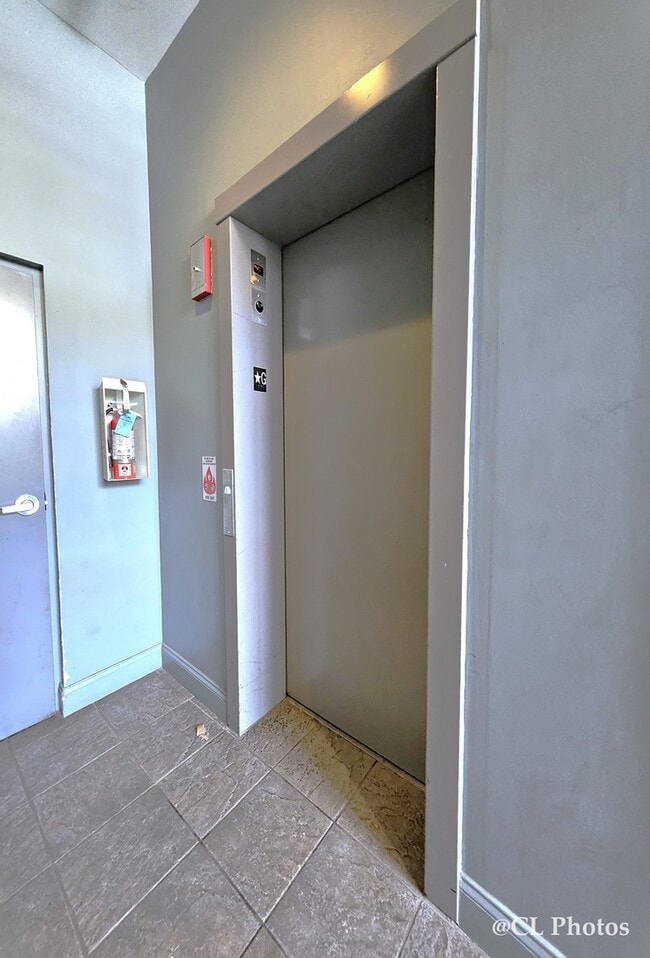 Building Photo - 500 N Damen Ave