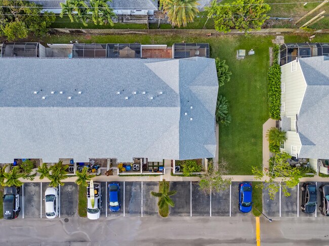 Foto del edificio - 6230 Riverwalk Ln