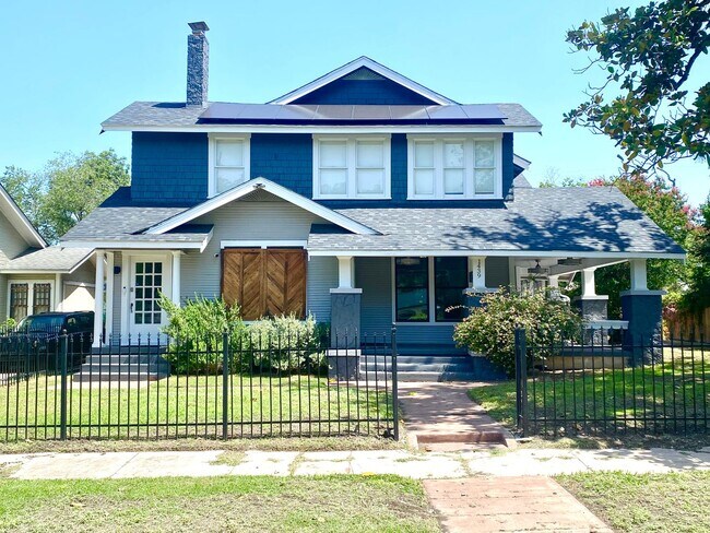 Foto del edificio - 1439 E Highland Blvd