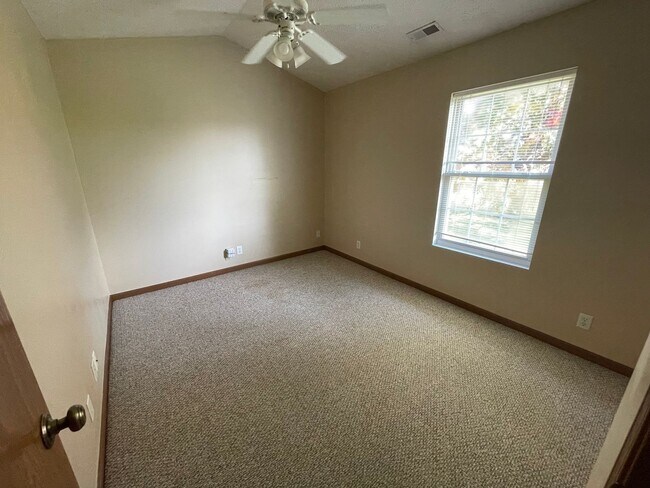 Building Photo - 2 Bedroom, 2 Bath Duplex In Lindberg Village