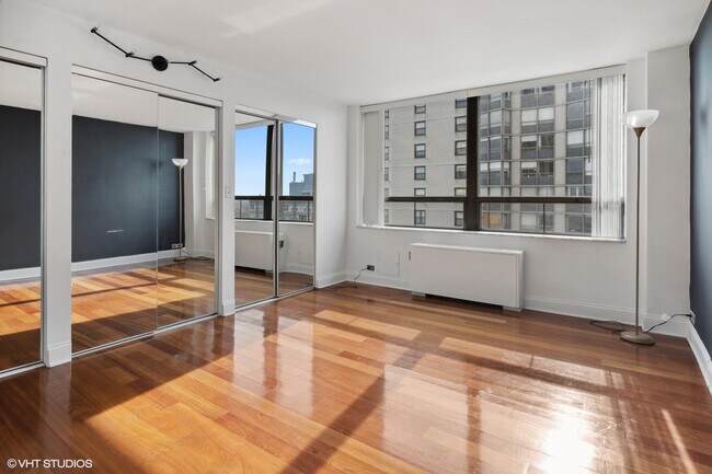Foto del edificio - 5701 N Sheridan Rd