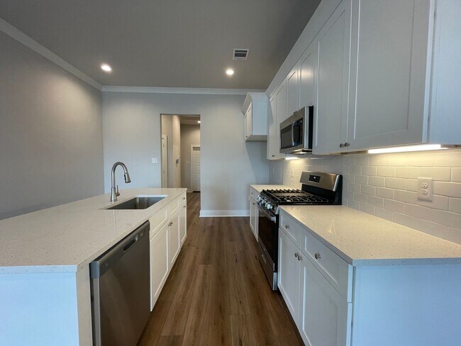 Building Photo - Brand new in Dawson Bluff and move in ready!