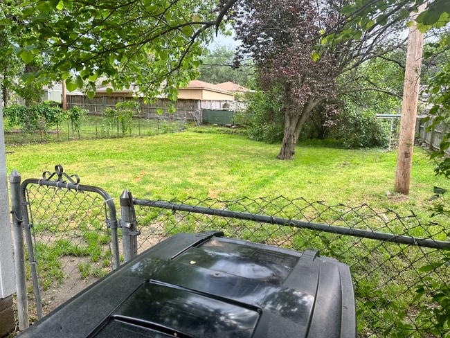 Building Photo - 1338 S Pittsburg Ave