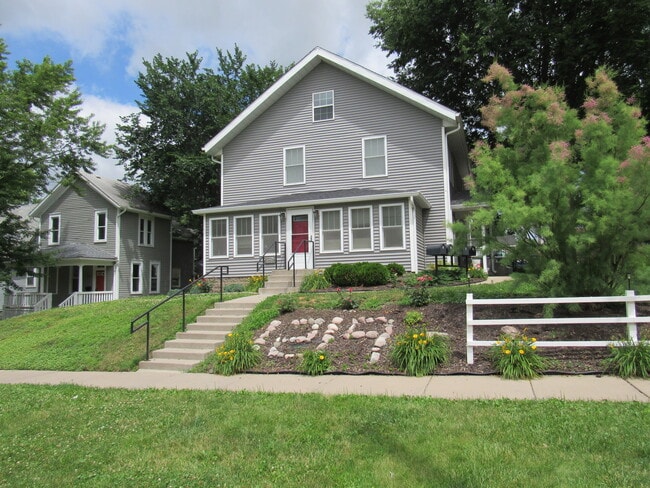 Building Photo - 1219 N Perry St