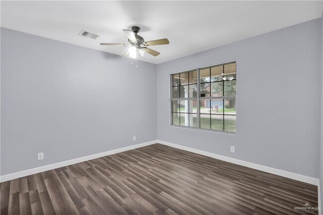 Foto del edificio - 25 Periwinkle Ave