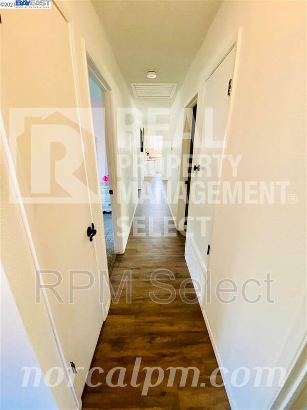 Foto del edificio - 2170 McGregor Dr