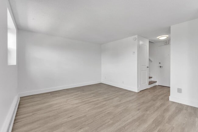 Building Photo - 181 Queen Mary Road