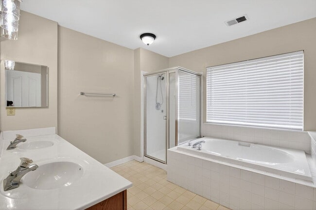 Building Photo - 9880 Moffit Pl