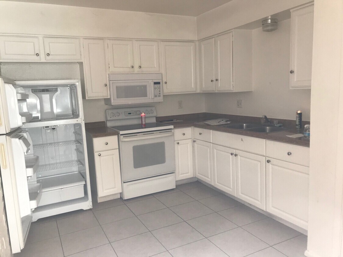 Primary Photo - 138 E Ingram St