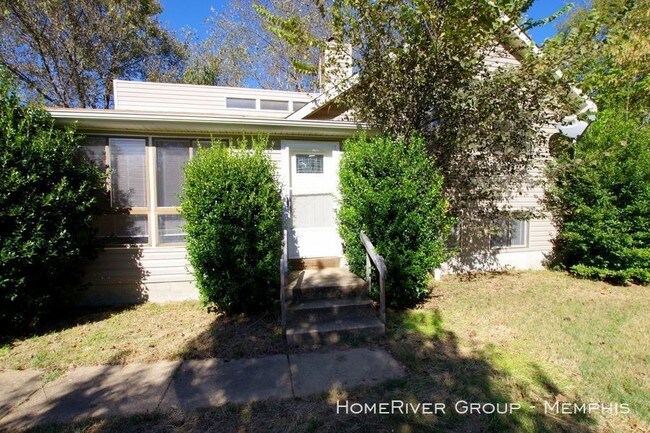 Building Photo - 4BR, 2.5BA Split Level! HALF OFF first month!