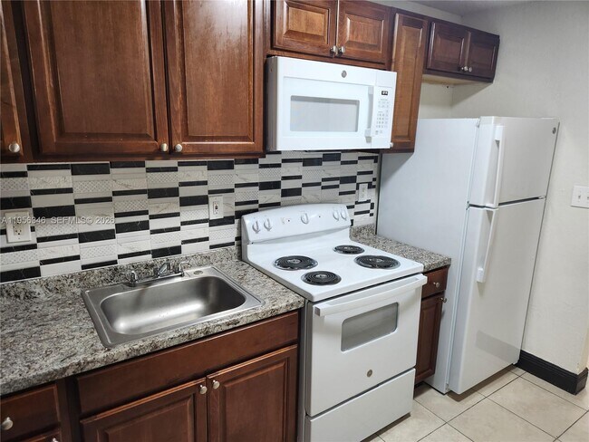 Foto del edificio - 873 NW 10th St