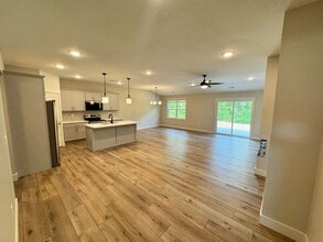 Building Photo - 4639 Pierce Dr