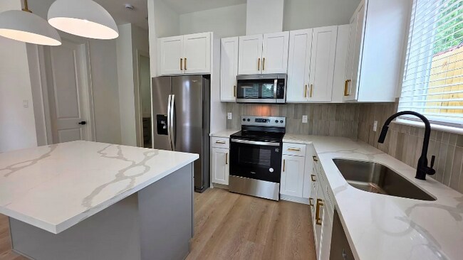 Foto del edificio - 6528 Weston St