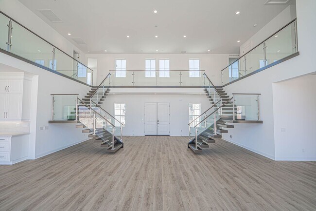 Foto del edificio - Spacious 5-Bedroom Home with Community Ame...