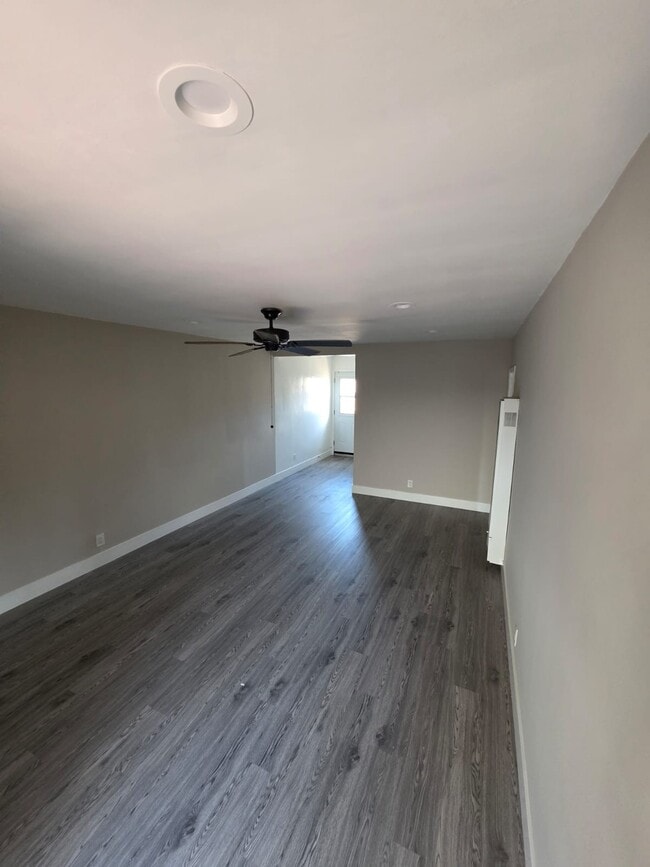 Building Photo - 13002 Burbank Blvd