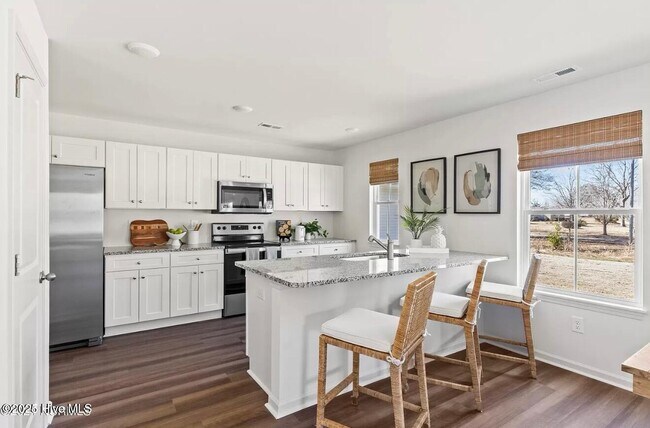 Building Photo - 3095 Day Dream Ln
