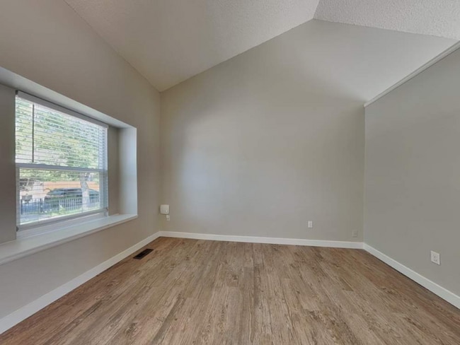 Building Photo - 4610 E 105th Dr
