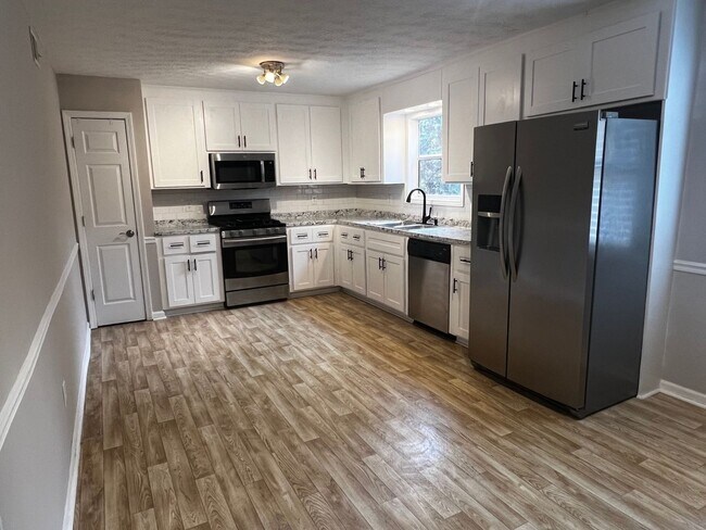 Building Photo - 1601 Cumberland Trce