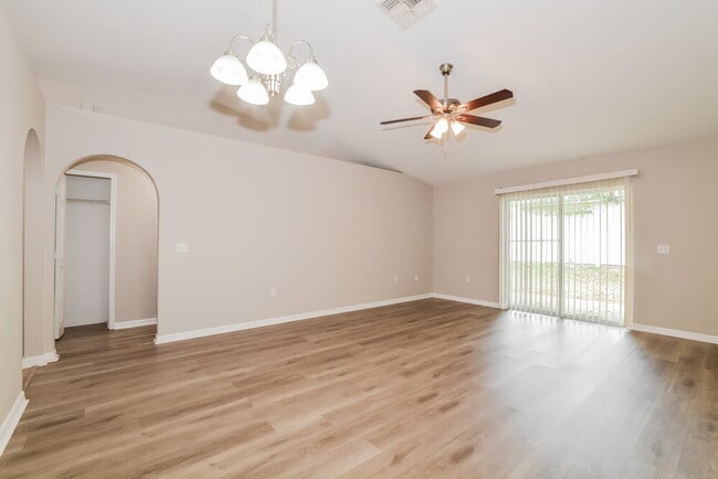 Building Photo - 2104 Aitkin Loop
