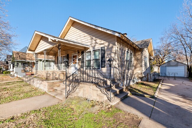 Foto del edificio - 806 N Faulkner St