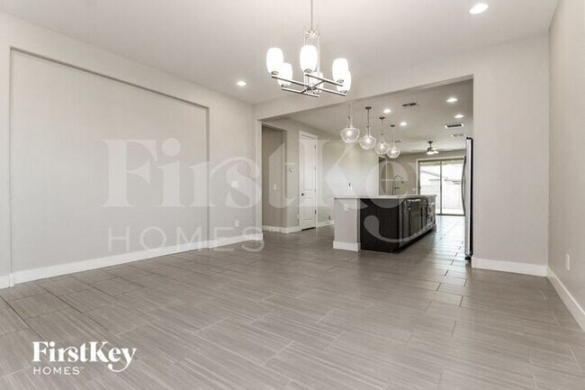 Foto del edificio - 17169 W Buchanan St