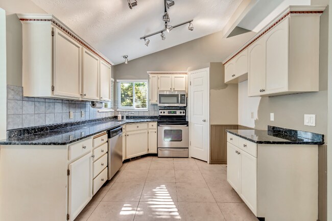 Foto del edificio - 582 Meadow Hill Dr