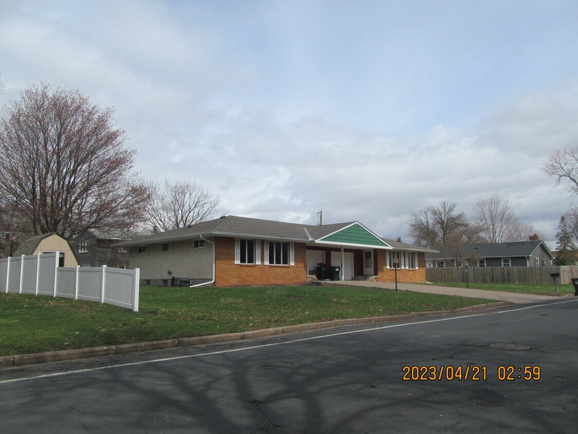 1201 Summer St, Hudson, WI 54016 Townhome Rentals in Hudson WI