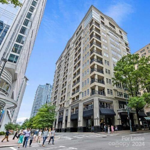 Foto principal - 230 S Tryon St