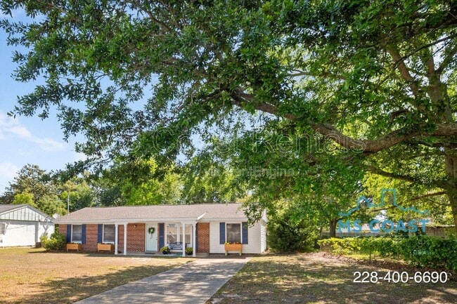 Building Photo - 218 Dogwood Dr