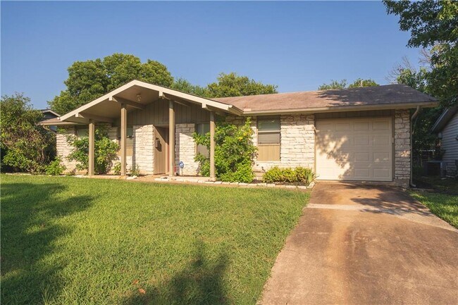 Building Photo - 8105 Briarwood Ln