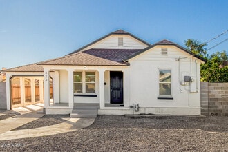 Building Photo - 423 E Crescent Ave