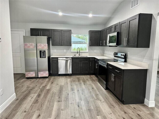 Building Photo - Charming 3-bedroom, 2-bathroom home