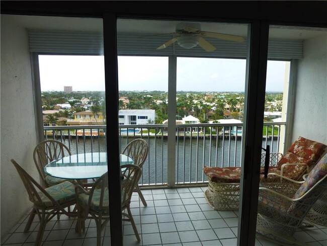 BALCONY - 299 N Riverside Dr