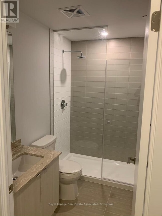 Photo du bâtiment - 4055 Parkside Village Dr