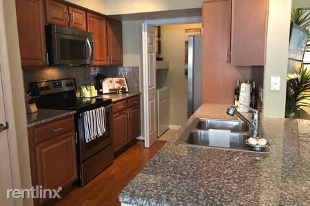 Building Photo - 2 br, 2 bath Apartment - 2601 Gramercy Str,