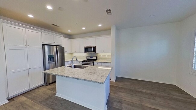 Building Photo - 327 Lucia Ln