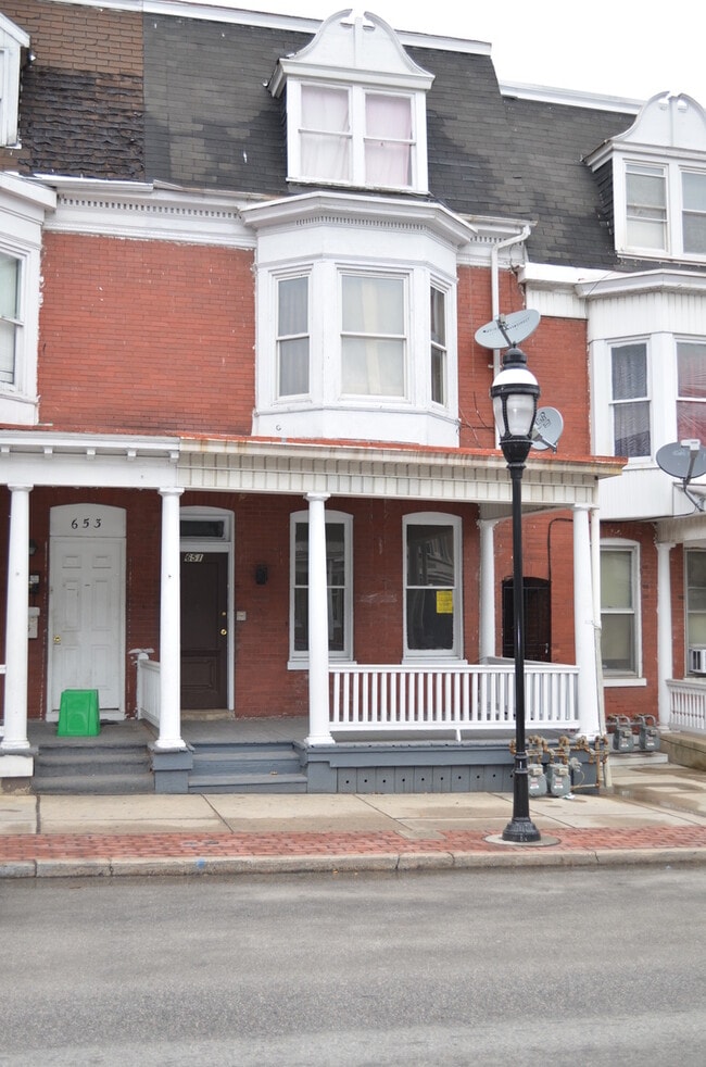 Building Photo - 651 W Princess St