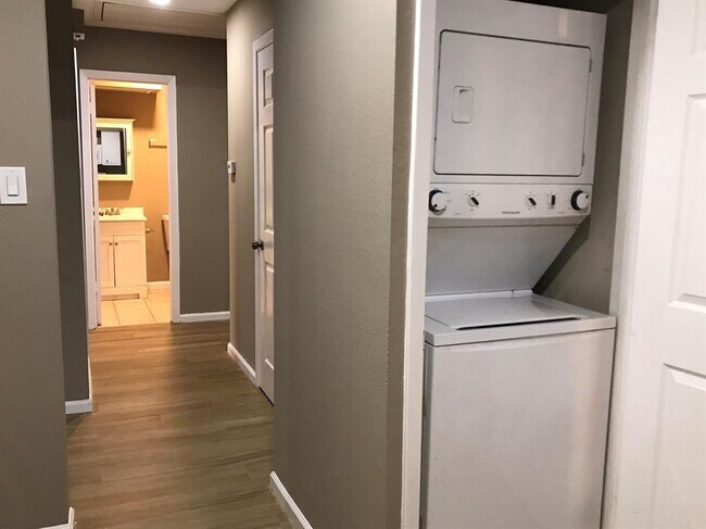 Foto del edificio - 13157 Clarewood Dr