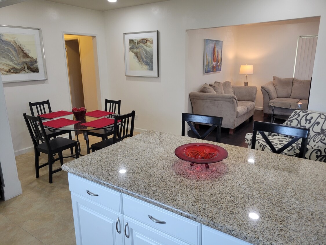 Foto principal - 7315 Wilcox Ave