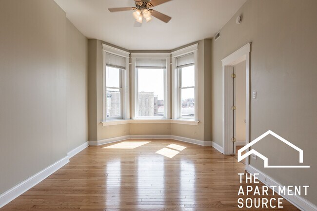 Building Photo - 3420 N Sheffield Ave