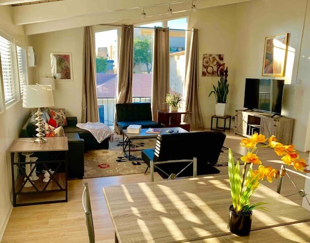 Sala de estar - 1153 N Ogden Dr