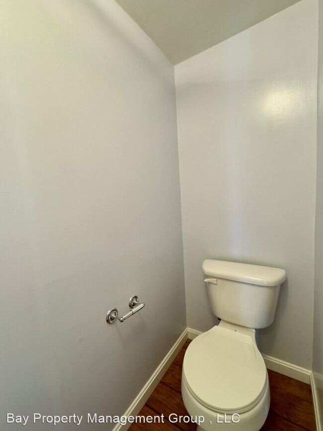 Building Photo - 3 br, 2.5 bath House - 624 Shore Drive