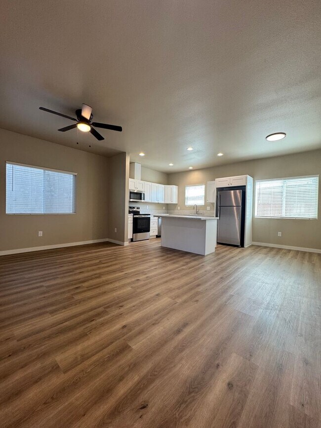 Foto del edificio - 629-629 N Sacramento St