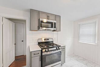 Building Photo - 58 Lincoln Ave