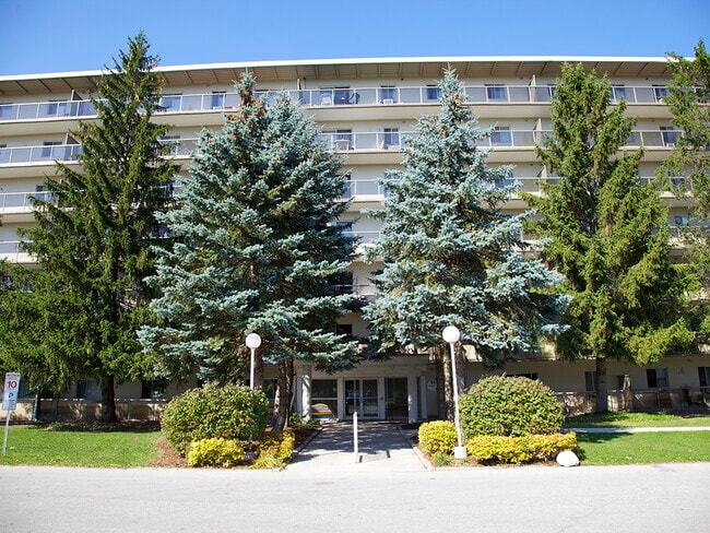 Photo du bâtiment - The White House Apartments