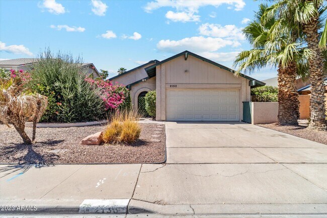 Building Photo - 2150 S Las Palmas
