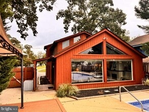 Building Photo - 360 North Dr
